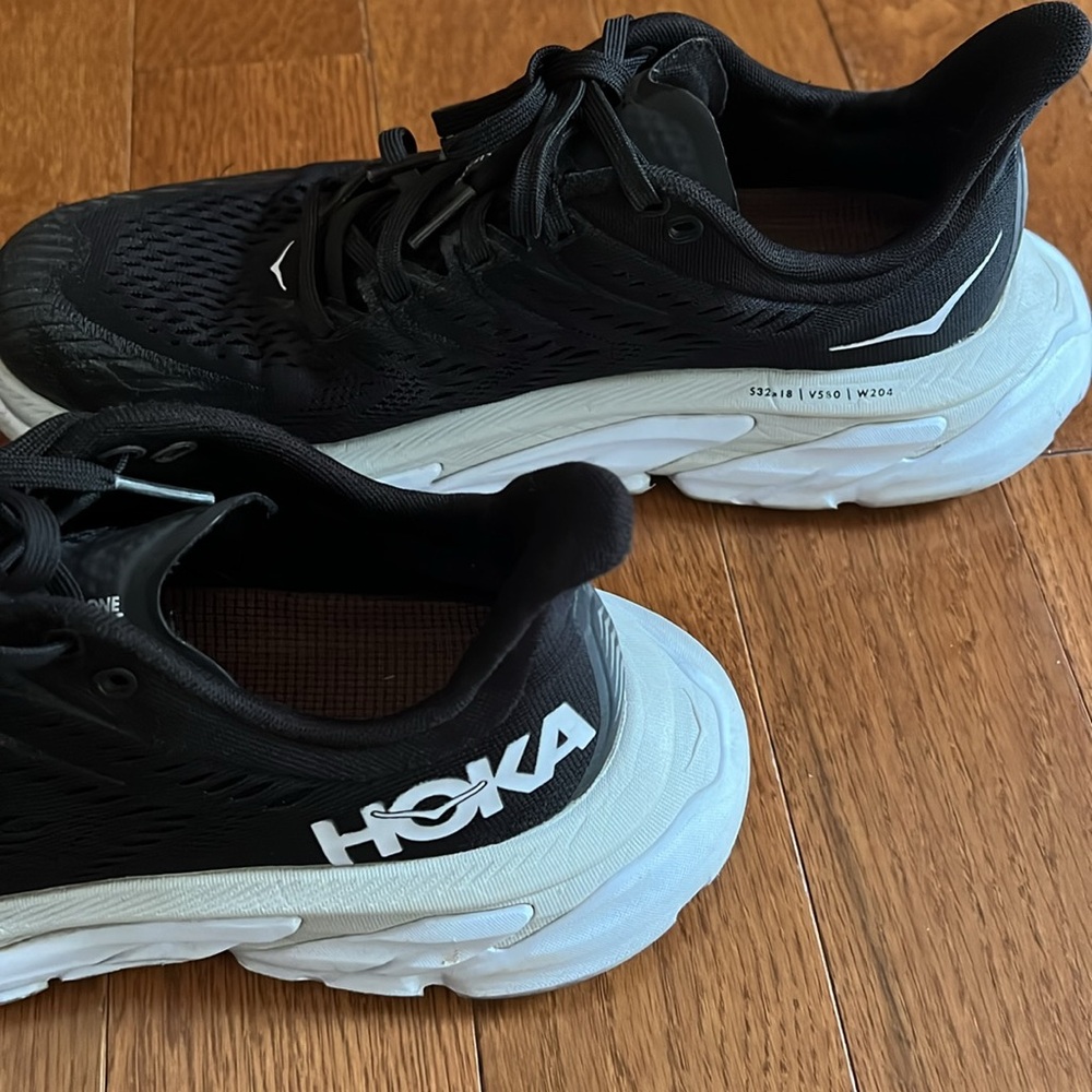 Hoka women’s Clifton Edge Black and White Athletic Shoes for Performance - Picture 5 of 7